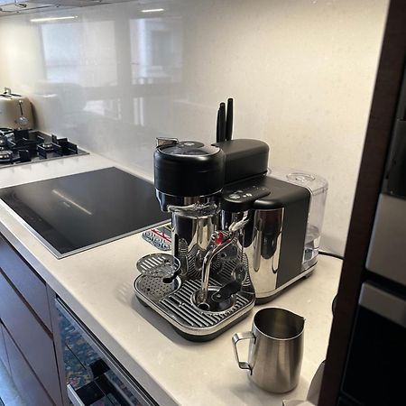 Private 1 Bed Accom With Bathroom In A 3 Bed Apartment - Melb Cbd, Regency Towers - Free Parking, Wifi And Pool Melbourne Exterior photo
