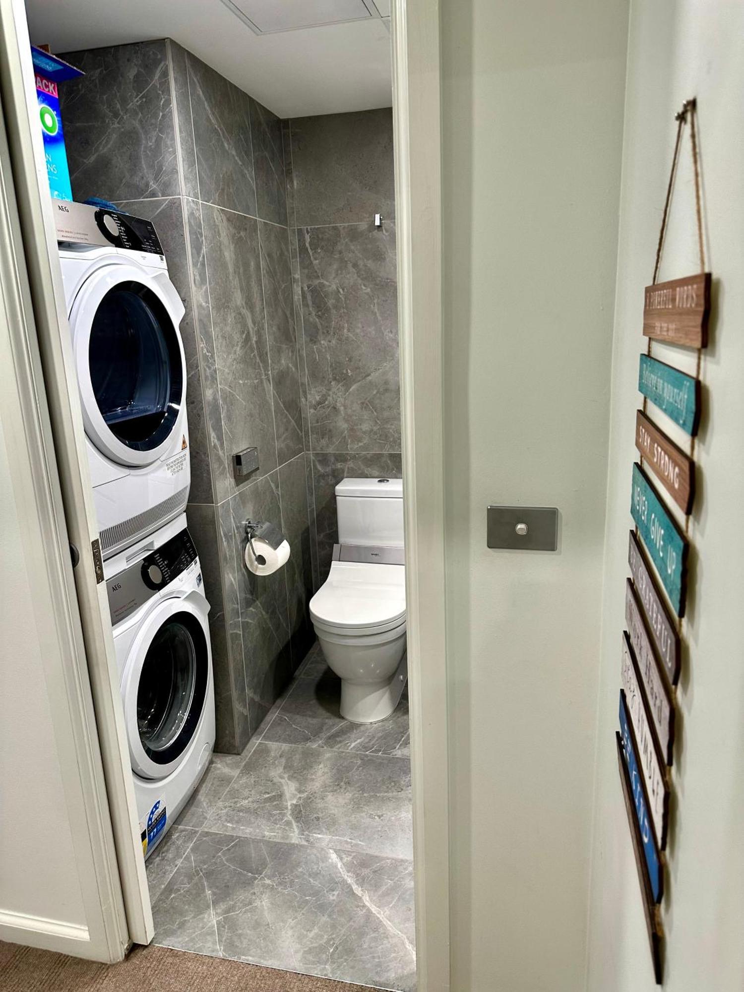 Private 1 Bed Accom With Bathroom In A 3 Bed Apartment - Melb Cbd, Regency Towers - Free Parking, Wifi And Pool Melbourne Exterior photo
